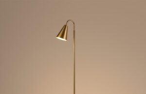 Торшеры: история и разновидности